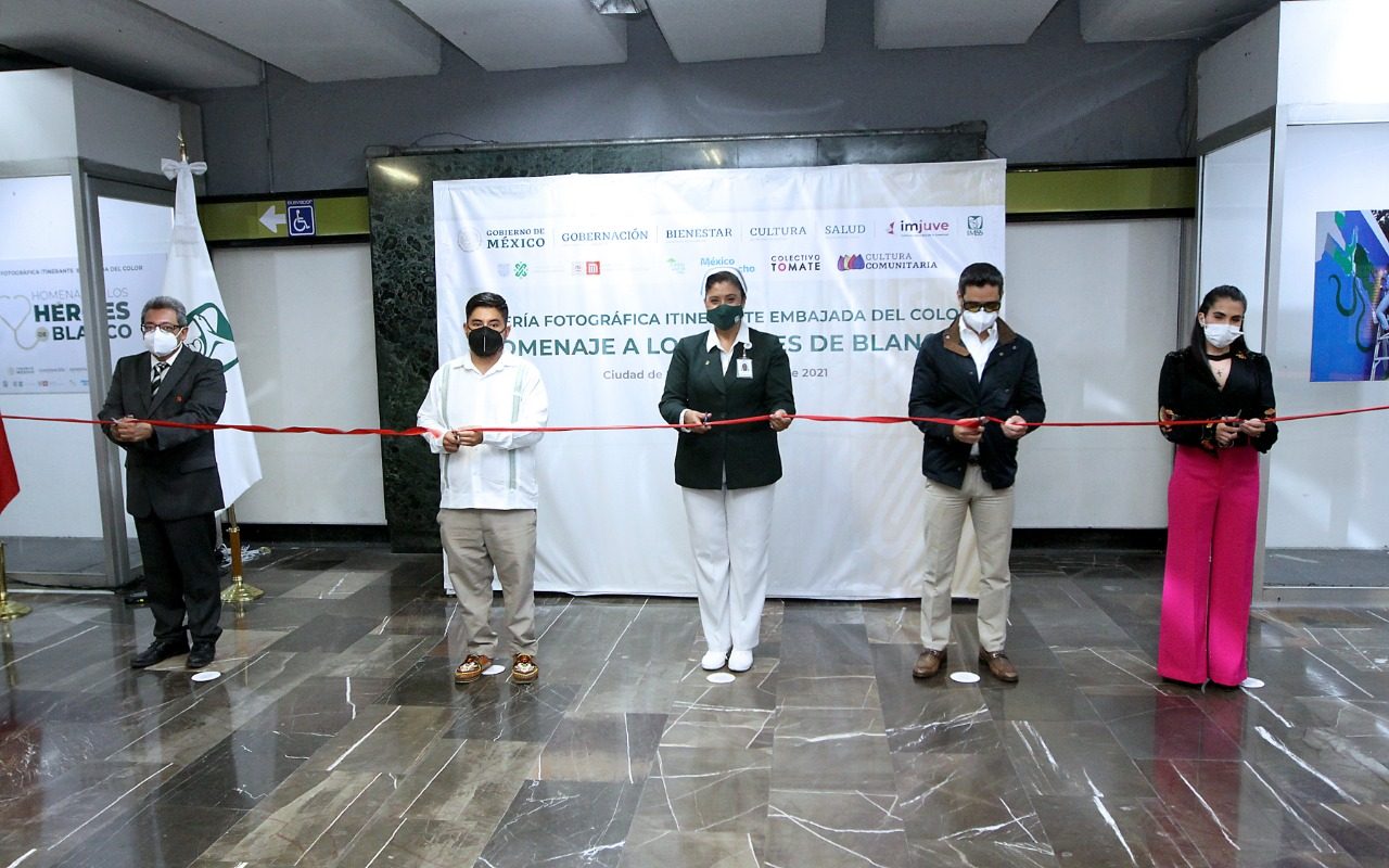 Inauguran en Metro La Raza galería fotográfica “Homenaje a los Héroes de Blanco” que reconoce a personal de salud durante la pandemia