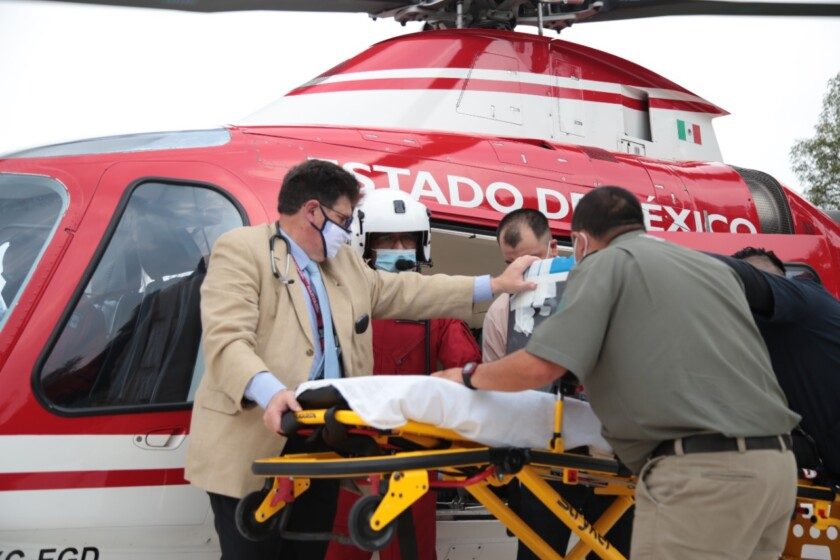 Trasladado en helicóptero del Grupo de Rescate Aéreo Relámpagos del Estado de México