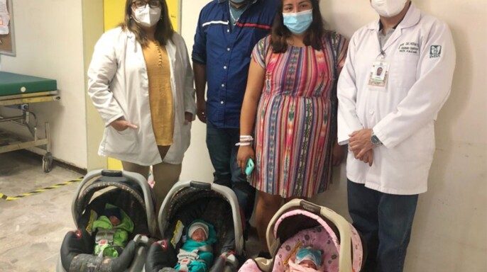 En Coahuila logran nacimiento exitoso de trillizos con apoyo de equipo multidisciplinario de médicos del IMSS.