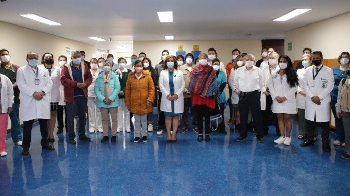 Como parte de la recuperación de servicios médicos diferidos por la pandemia COVID-19, especialistas del IMSS trasplantaron cinco hígados en el hospital de La Raza