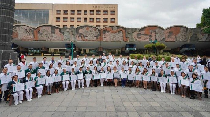 Personal de salud del Hospital de Especialidades del CMN Siglo XXI recibió Condecoración Miguel Hidalgo