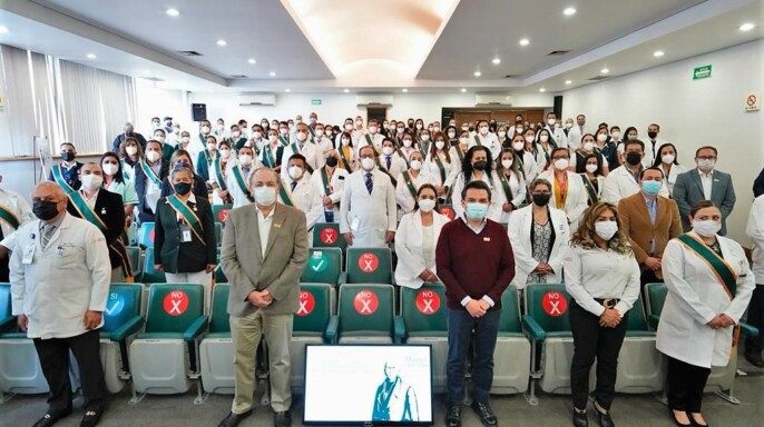 65 trabajadores de la salud del Instituto Mexicano del Seguro Social (IMSS) en Jalisco recibieron la Condecoración Miguel Hidalgo en Grado Banda