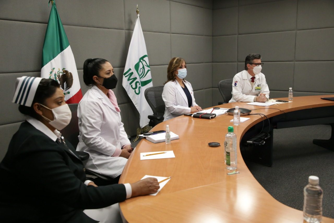 Sala de videconferencia con directivos del IMSS