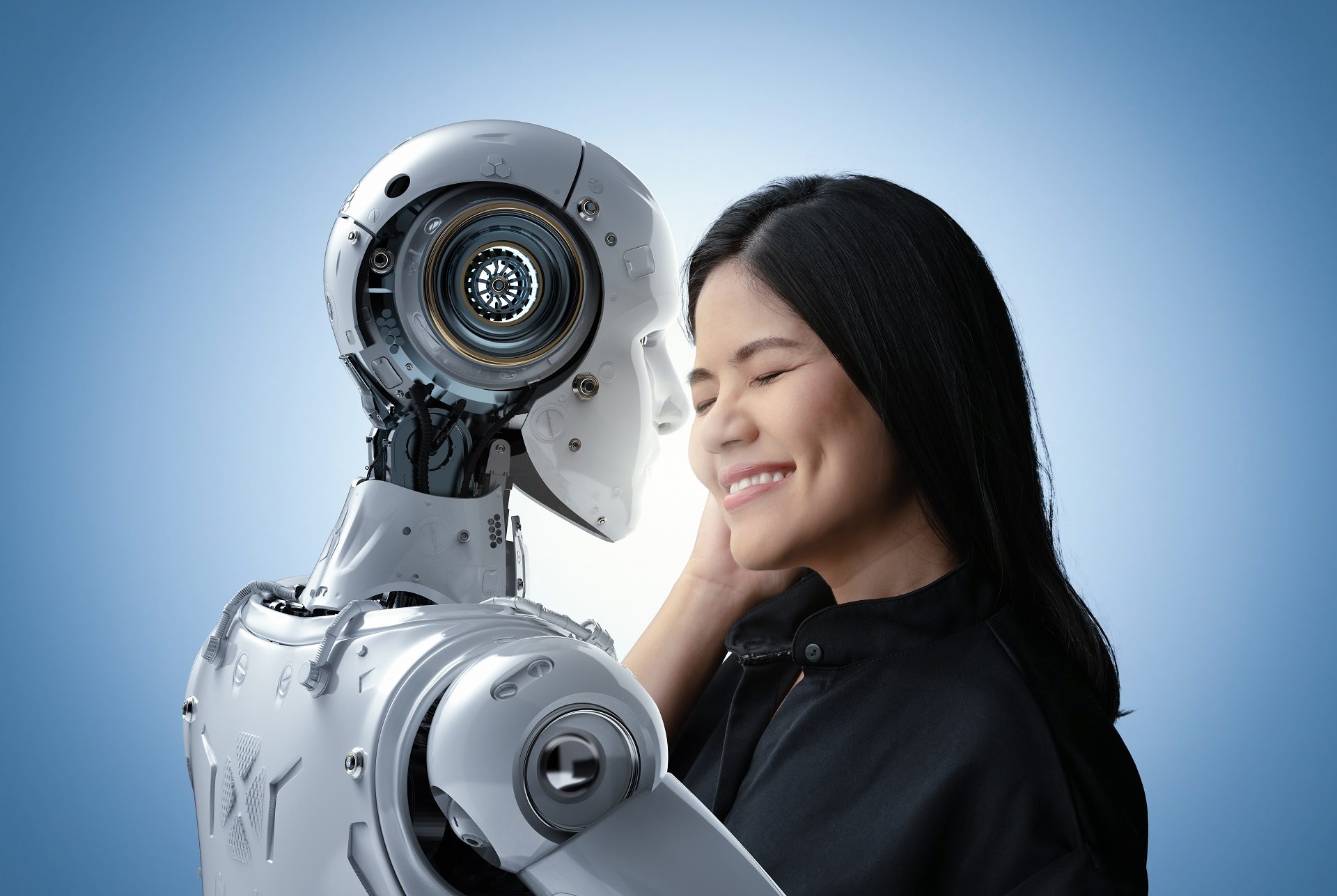 Mujer recibe caricia de un robot