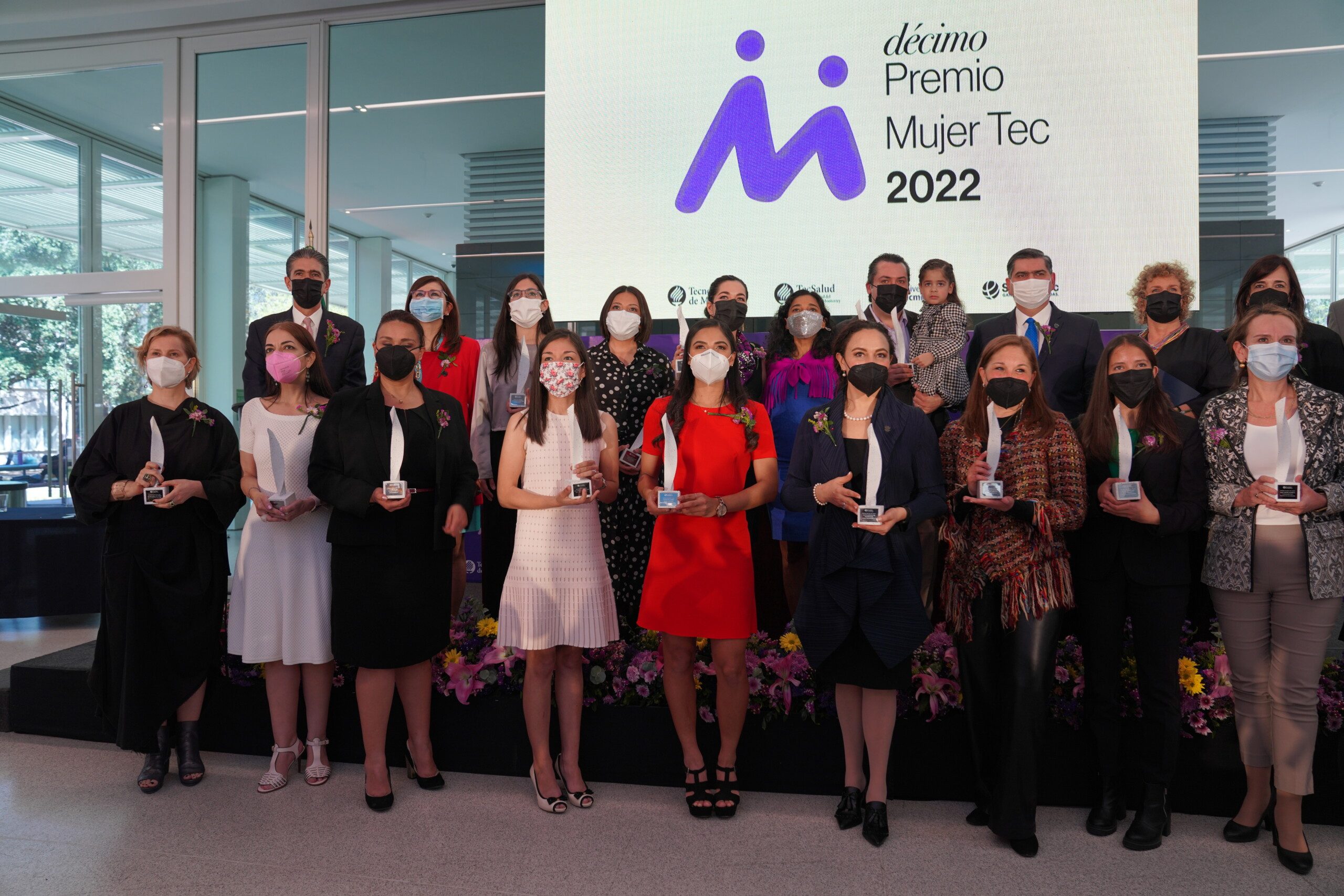 Foto grupal Ganadoras Premio Mujer Tec 2022