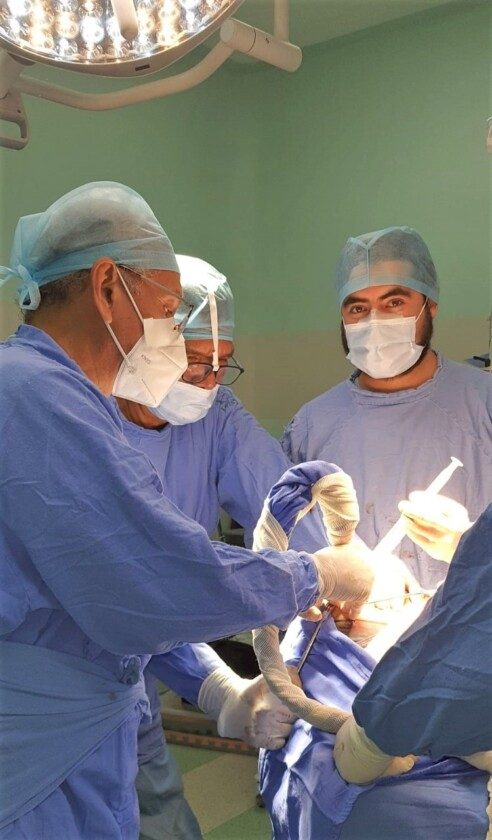 Cirugía de reconstrucción craneal con una prótesis personalizada 