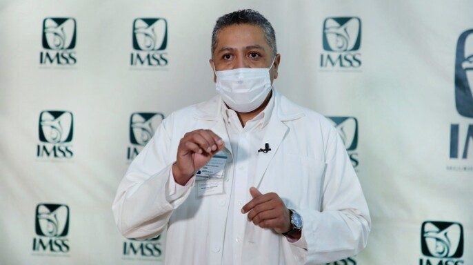 doctor Pedro de Jesús García Molina, jefe de Servicio de Terapias de la Unidad de Medicina Física y Rehabilitación Siglo XXI del IMSS