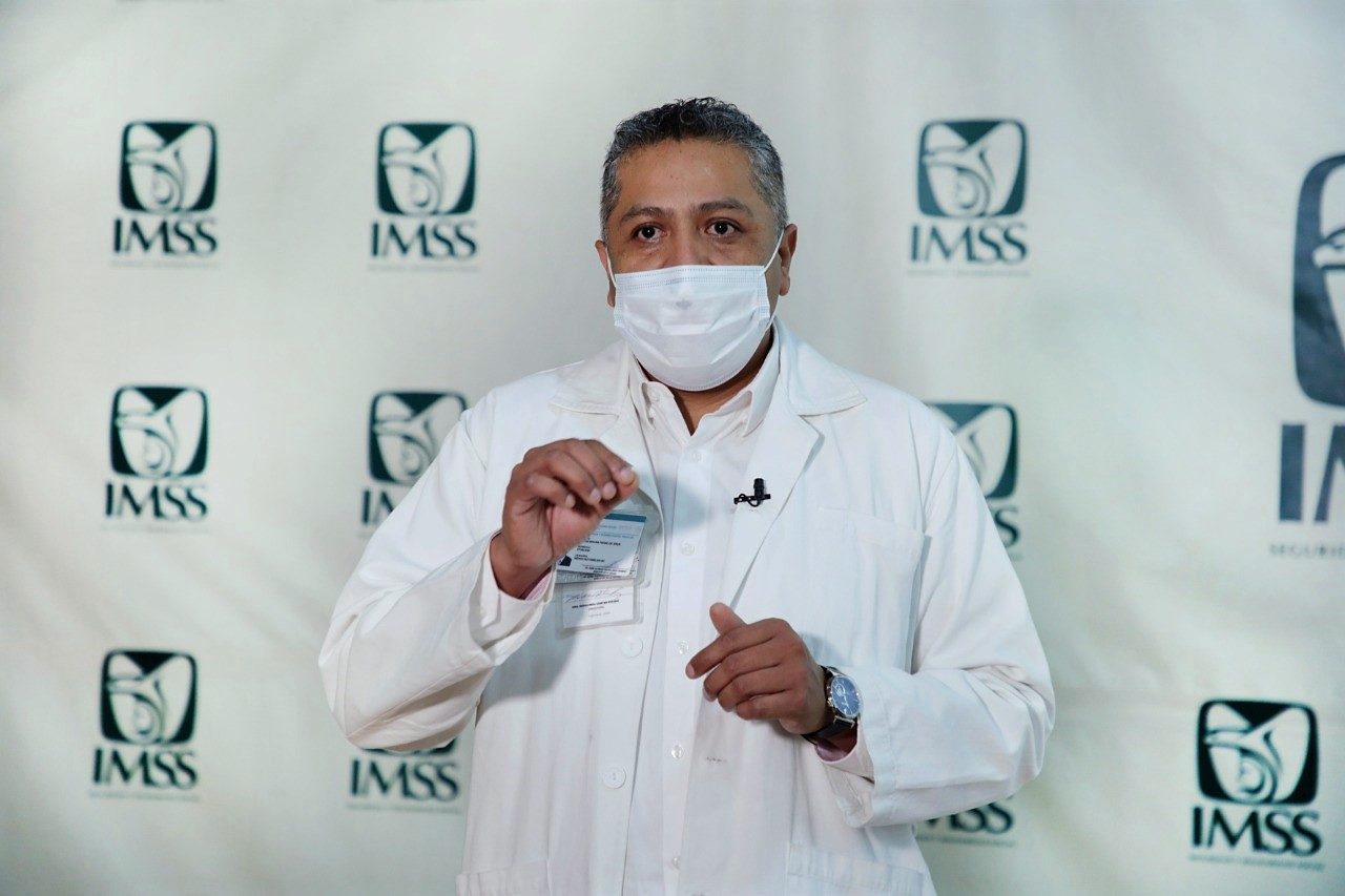 doctor Pedro de Jesús García Molina, jefe de Servicio de Terapias de la Unidad de Medicina Física y Rehabilitación Siglo XXI del IMSS