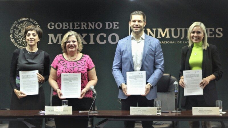 firma convenio para impulsar la participación de las mujeres en el comercio electrónico