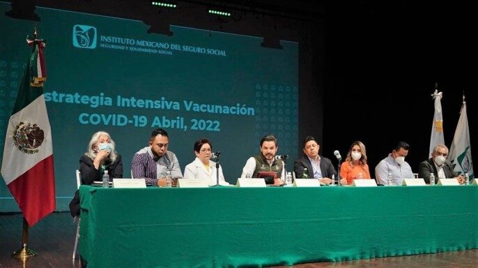 Acto “Estrategia de Vacunación COVID-19”, realizado en el Teatro del IMSS en saln Luis Potosí