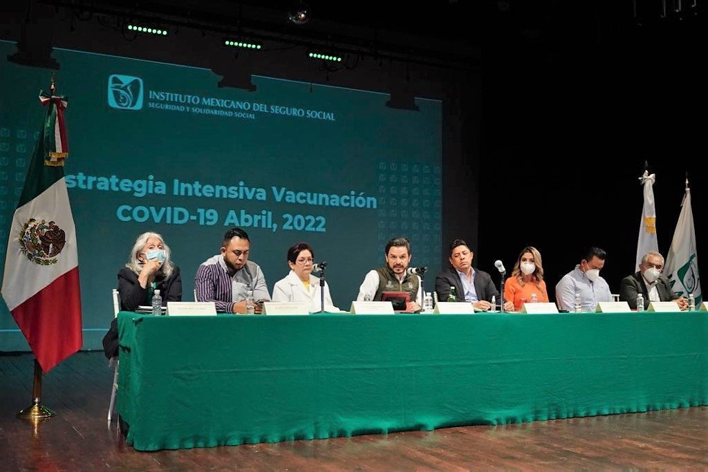 Acto “Estrategia de Vacunación COVID-19”, realizado en el Teatro del IMSS en saln Luis Potosí