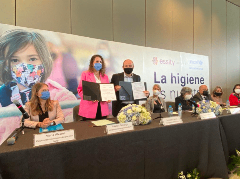 UNICEF y Essity ratificaron esta alianza por tres años más