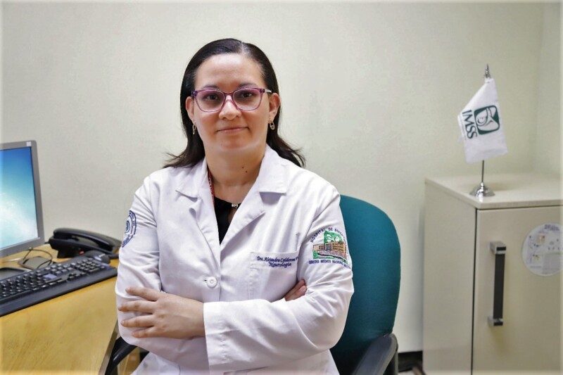 jefa del servicio de Neurología del Hospital de Especialidades del Centro Médico Nacional (CMN) Siglo XXI, doctora Alejandra Calderón Vallejo