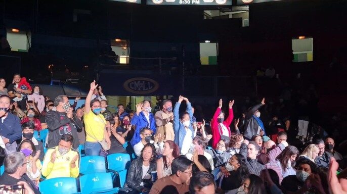 Más de 5 mil personas rinden homenaje a supervivientes de cáncer desde el ring de la Arena México
