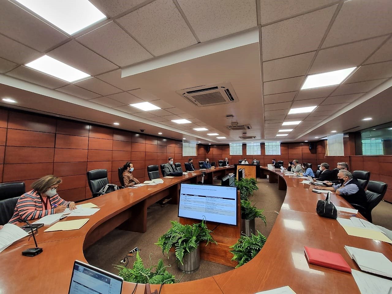 Funcionarios en la Primera Reunión de Líderes para el Desarrollo de Guiones Museográficos del Proyecto: Museo Nacional de la Salud