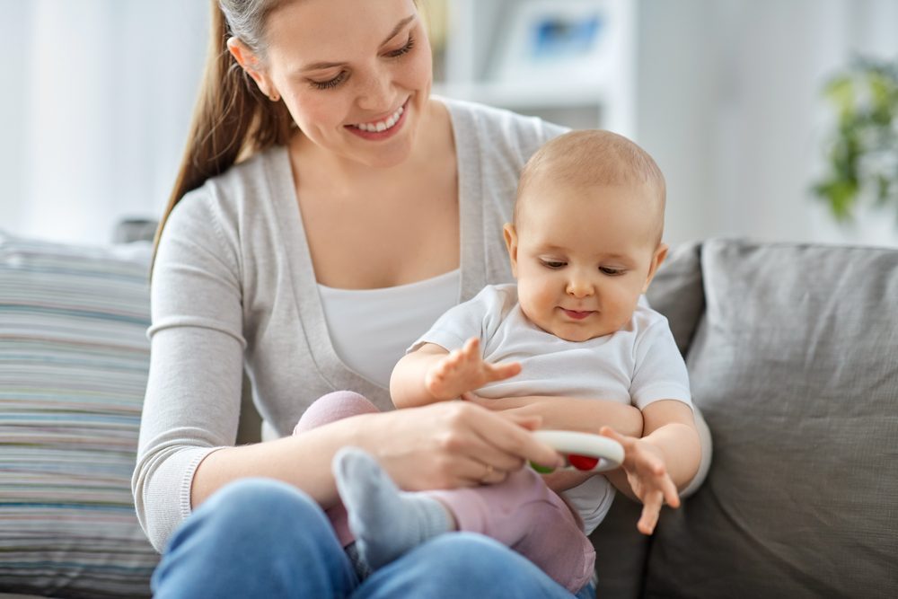 mamá e hijo sonriendo