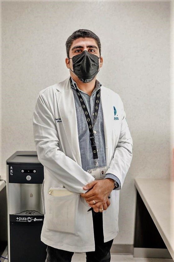 cirujano urólogo Óscar Alejandro Sánchez Balboa, adscrito al HGZ No. 1