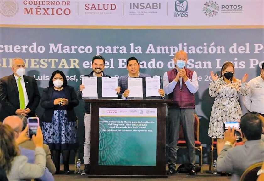 Firma de acuerdo para transformar el sistema de salud estatal en el Centro de Convenciones de la entidad