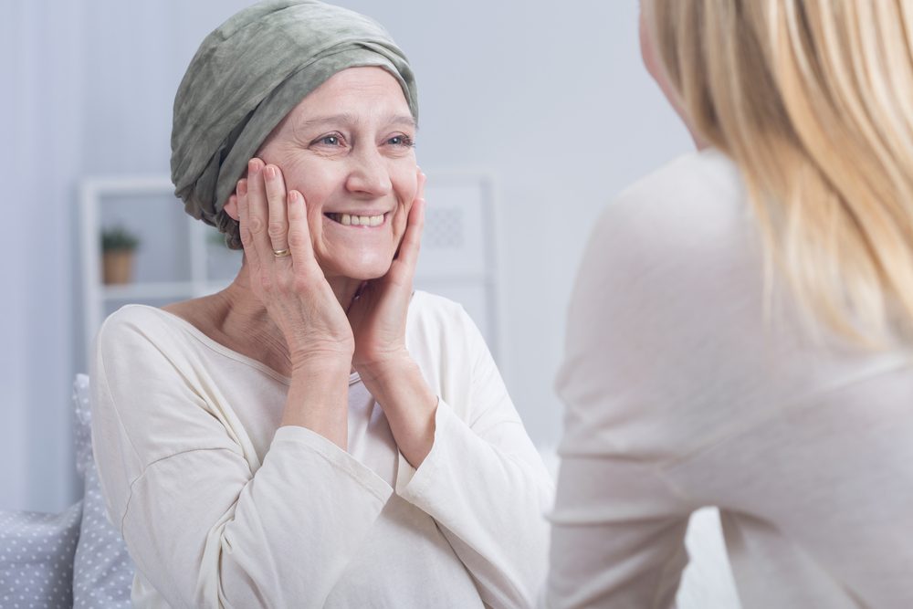 mujer con cáncer de mama