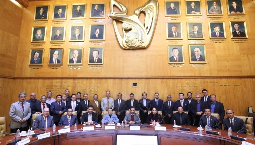 Autoridades del Instituto Mexicano del Seguro Social (IMSS), Secretaría de Seguridad y Protección Ciudadana (SSPC) con líderes evangélicos del país