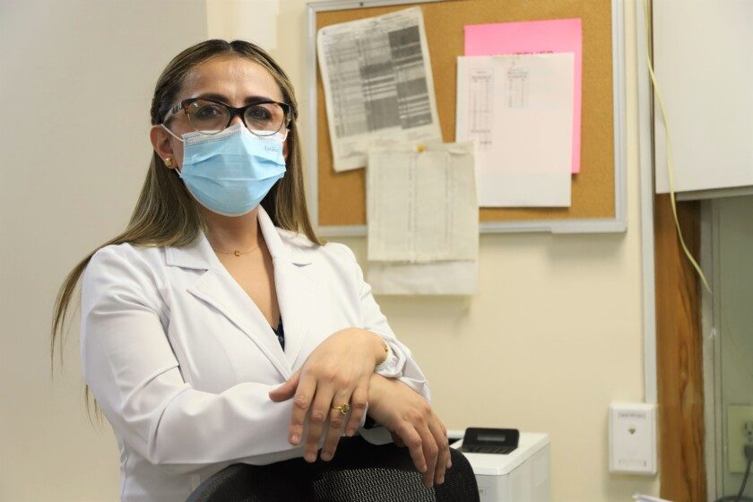 doctora María Susana Hernández Flores, cirujana adscrita al servicio de tumores de mama del Hospital de Oncología del Centro Médico Nacional (CMN) Siglo XXI