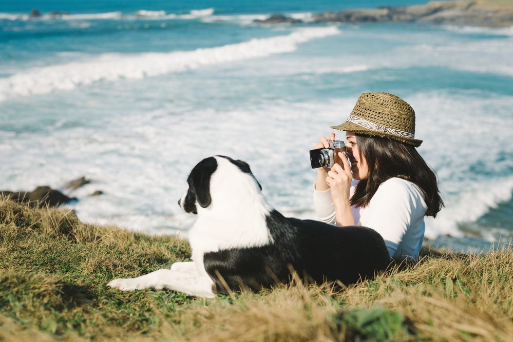 mujer con su mascota