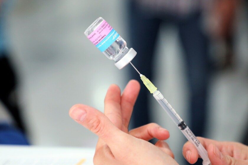 Aplicará IMSS cerca de 800 mil vacunas para prevenir neumonía en época invernal