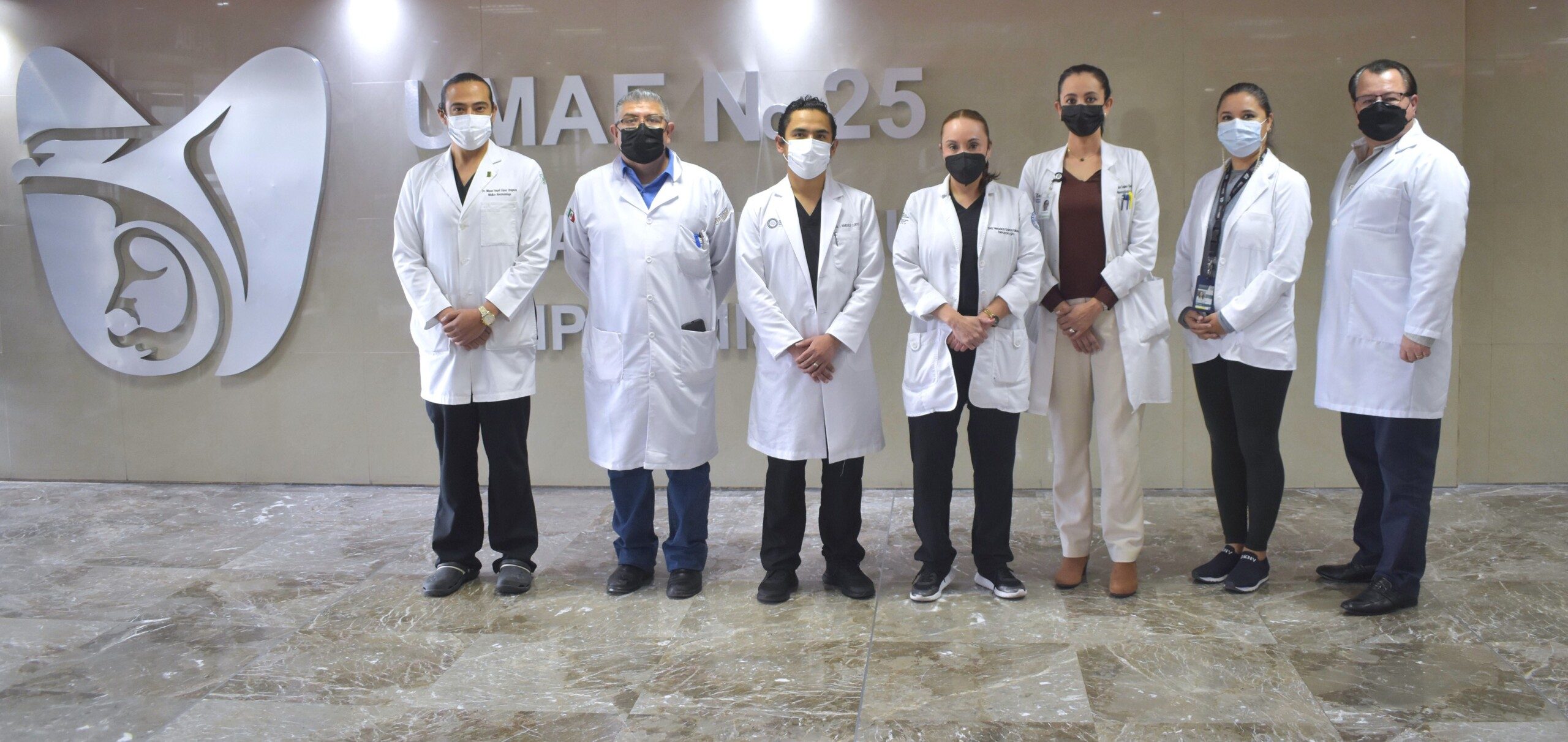 equipo interdisciplinario de cirugía del IMSS