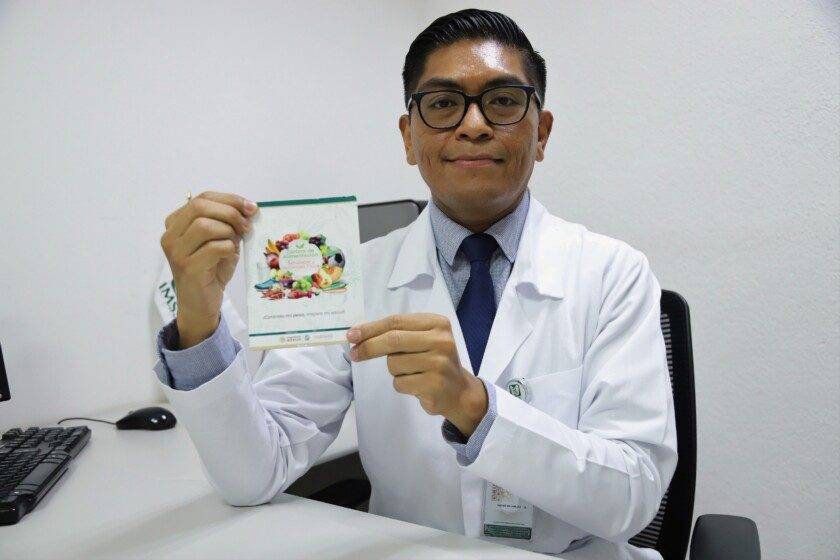 doctor Alan Moisés Santana Ramírez, coordinador de Programas Médicos de la División de Promoción a la Salud,