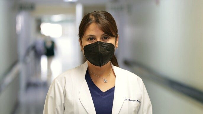 doctora Belinda Isela Martínez Saldívar, hepatóloga de la Unidad de Trasplantes de la UMAE