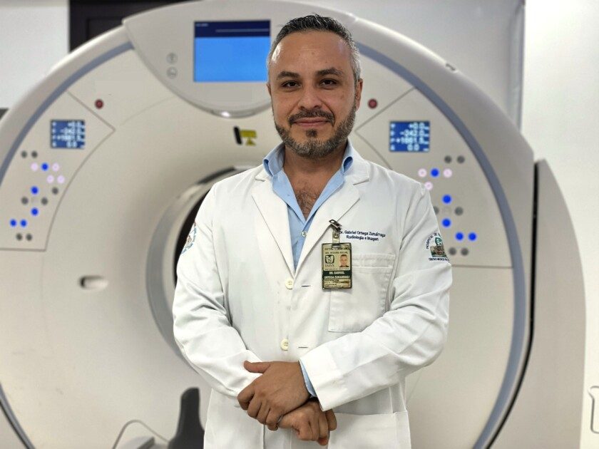 jefe del Departamento de Rayos X del HGR No. 12, doctor Gabriel Ortega Zumárraga