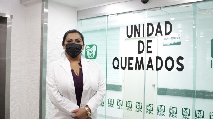 doctora Claudia Berenice Hernández Valverde, especialista en Cirugía Plástica y Reconstructiva con adiestramiento en Quemados del Instituto Mexicano del Seguro Social (IMSS)