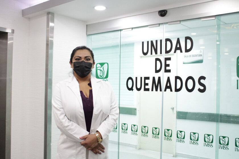 doctora Claudia Berenice Hernández Valverde, especialista en Cirugía Plástica y Reconstructiva con adiestramiento en Quemados del Instituto Mexicano del Seguro Social (IMSS)