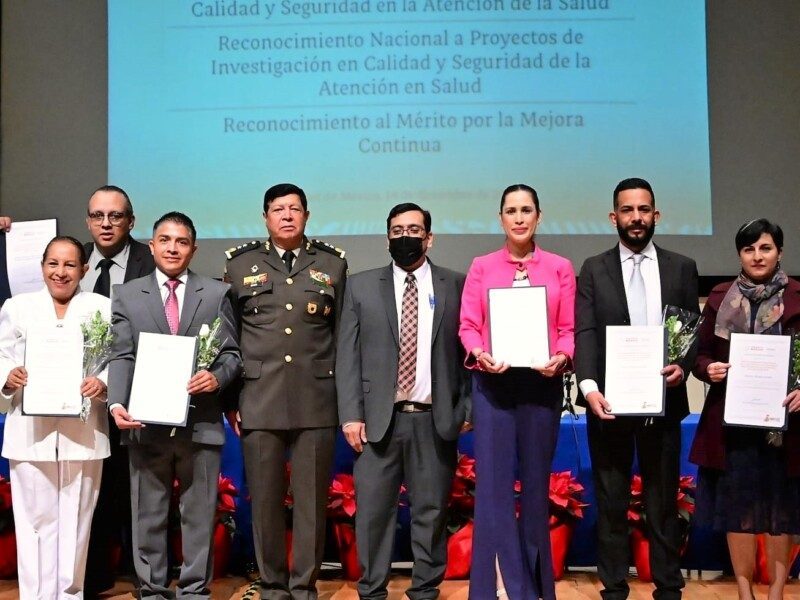 Personas expertas e instituciones reciben reconocimientos por calidad y seguridad en salud