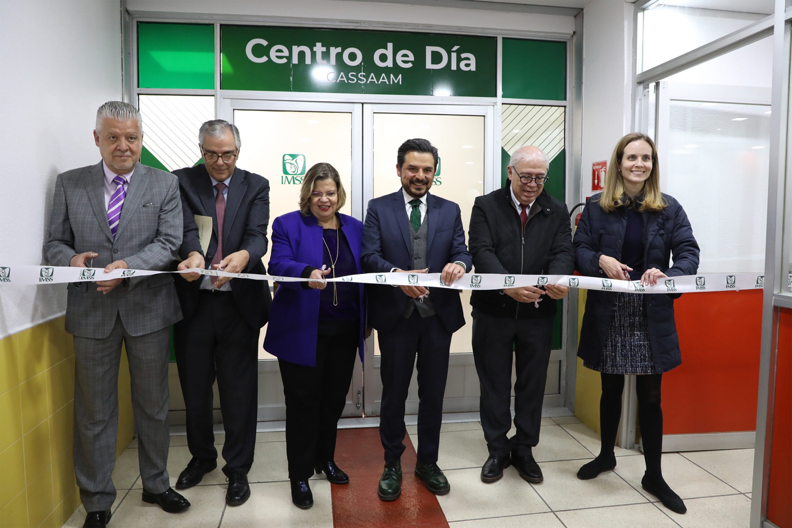 Corte del listón del Centro de Atención de Día para Personas Mayores