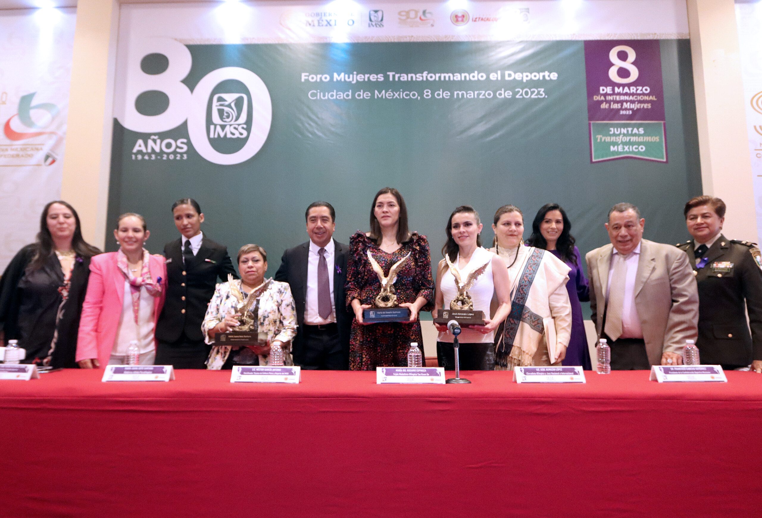 Asitentes a la ceremonia del foro “Mujeres Transformando el Deporte”