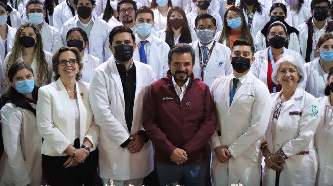 médicas y médicos especialistas en Baja California en eremonia de bienvenida