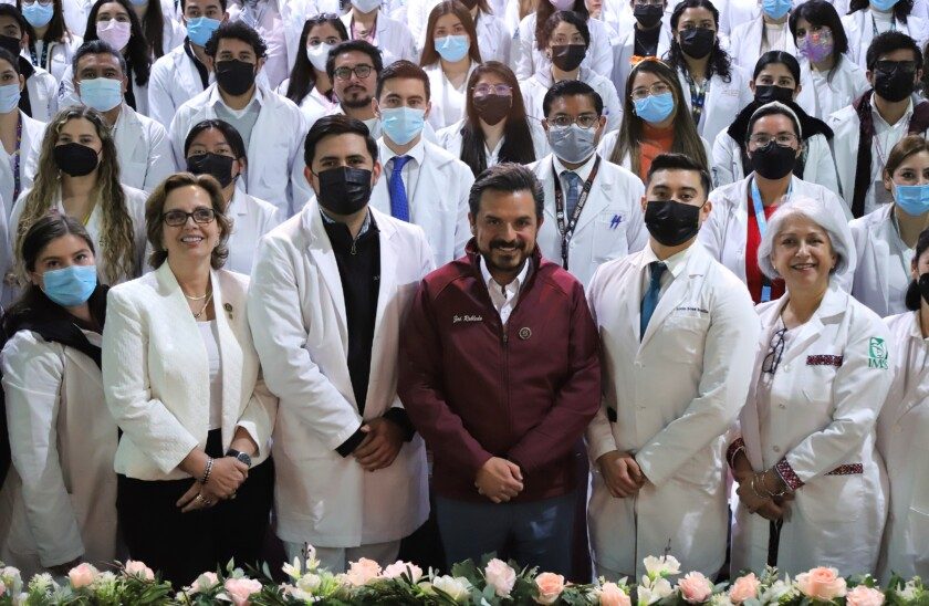 médicas y médicos especialistas en Baja California en eremonia de bienvenida