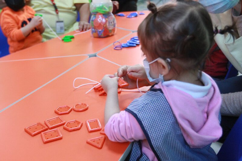 IMSS brinda terapia psicológica, de habla y lenguaje a pacientes que viven con autismo para mejorar sus habilidades de comunicarse e interactuar con la sociedad