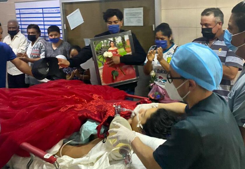 Con su vestido de 15 años y en compañía de su familia, despide IMSS a joven donante de órganos en Aguascalientes