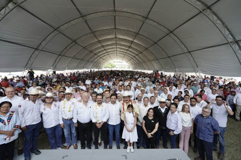 Más de 2,200 personas reunidas en la cancha Juan Cañaveral, en San Francisco Pujiltic, Venustiano Carranza, Chiapas