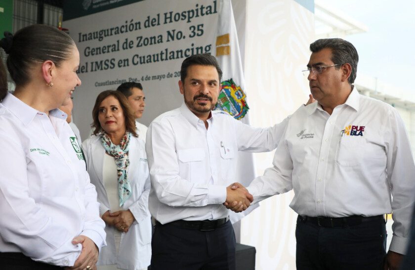 director general del Instituto Mexicano del Seguro Social (IMSS), Zoé Robledo, y el gobernador de Puebla, Sergio Salomón Céspedes
