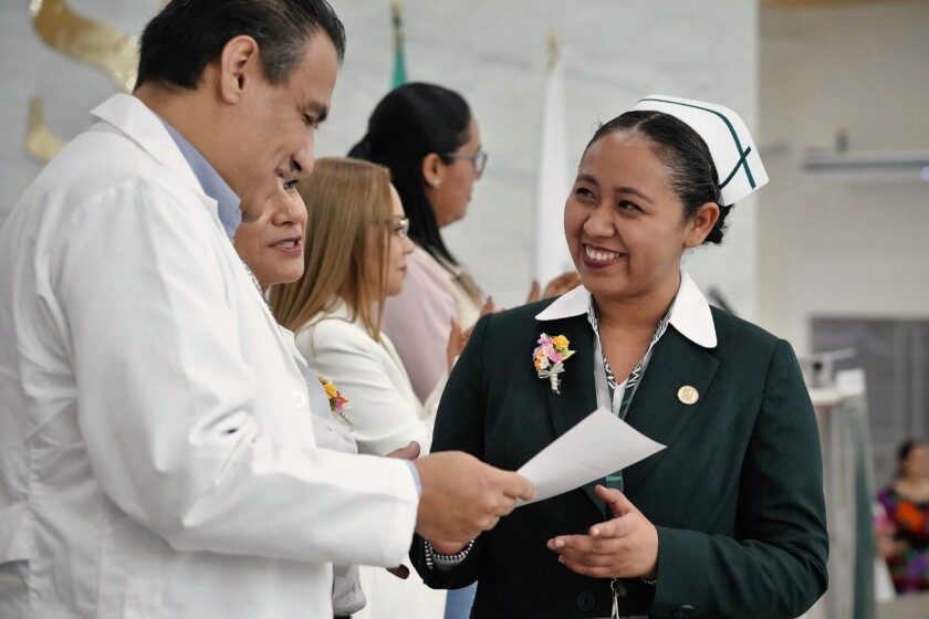 Entrega de “Reconocimiento a la Atención de la Calidad de Enfermería”, en ceremonia realizada en el salón de eventos del SNTSS en Tuxtla Gutiérrez.