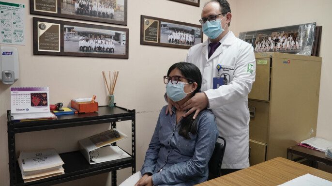 Paciente siendo atendido en Jornada Extraordinaria de Continuidad de Servicios de Salud 2023