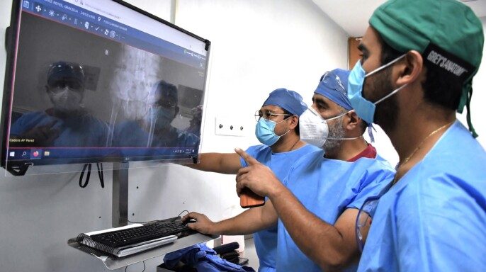 Con Telemedicina, IMSS brindó atención a más de 3 mil derechohabientes con problemas ortopédicos.