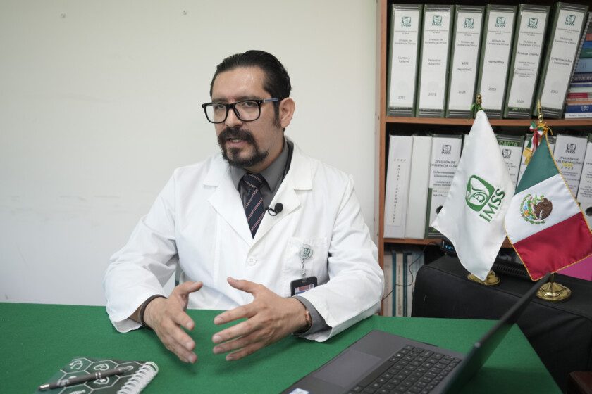 Coordinador de Programas Médicos de la División de Excelencia Clínica del Seguro Social, doctor Jonathan Isaí Colín Luna explicando lo que necesitas saber sobre la Esclerosis Múltiple
