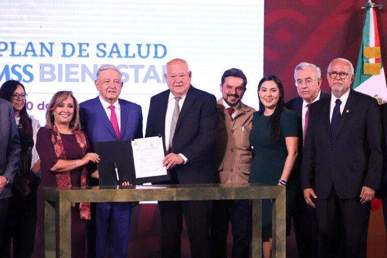 Firman el acuerdo el presidente de la República, el secretario de Salud, el director general del IMSS, y las y los gobernadores de Nayarit, Tlaxcala, Colima, Baja California Sur, Sonora y Sinaloa