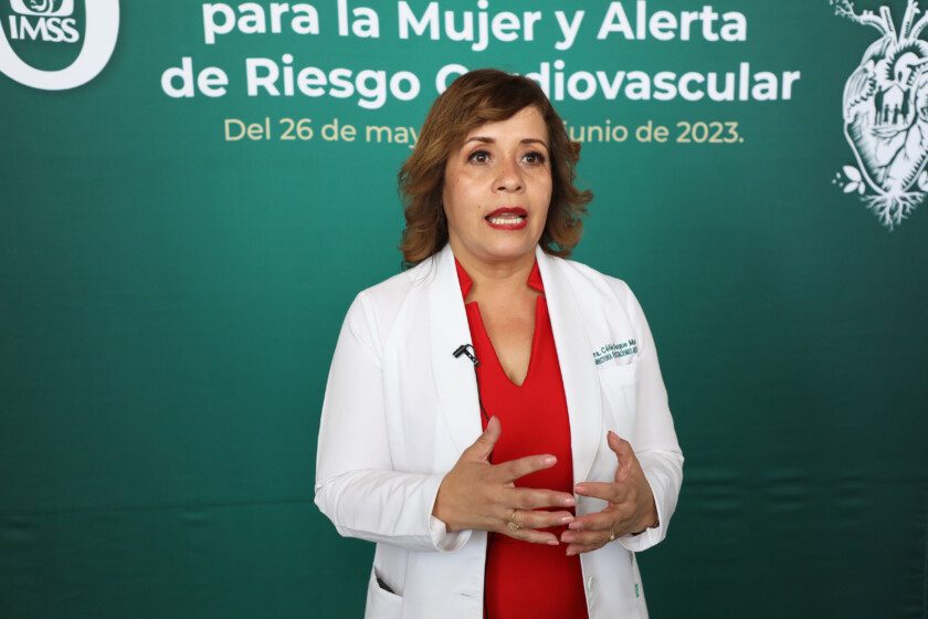 doctora Célida Duque Molina comentando del bienestar femenino con triada por la salud