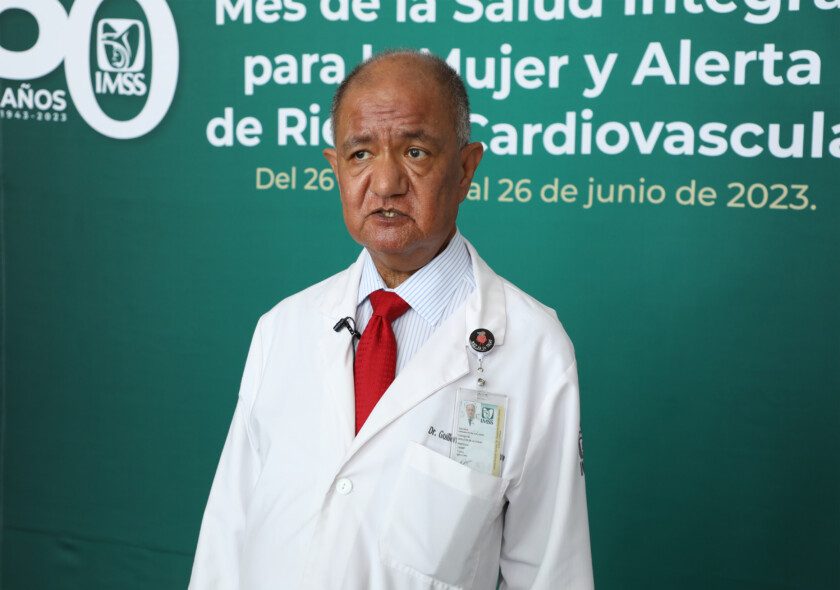 doctor Guillermo Careaga Reina comentando del bienestar femenino con triada por la salud