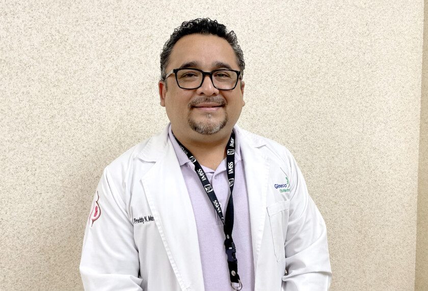 ginecólogo Freddy Nicolás Manzo Martínez, adscrito al servicio de Ginecología y Obstetricia del HGZ No. 1